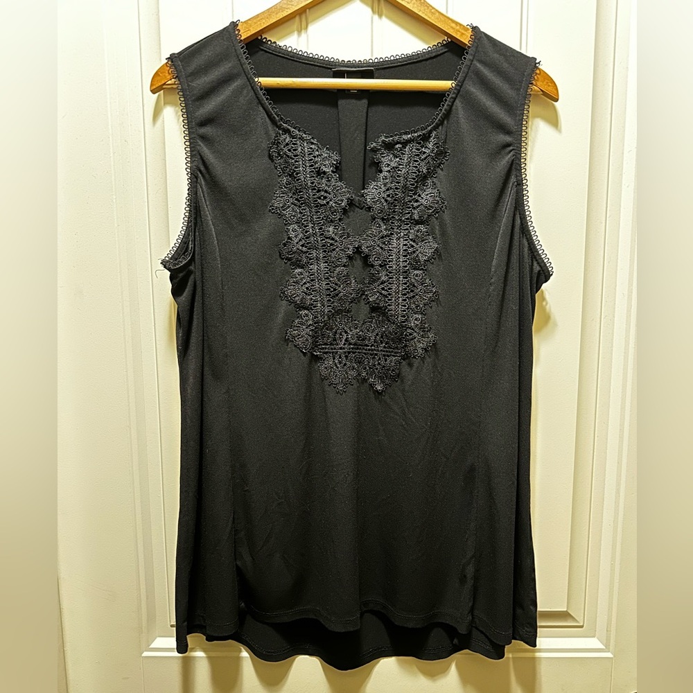 1X Solid Black V-Neck Sleeveless Blouse w/vintage lace details